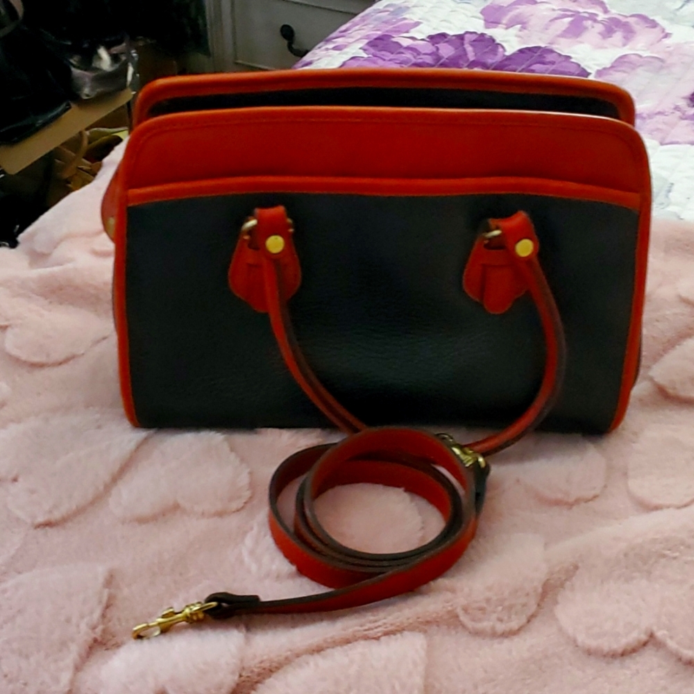 Vintage liz Claiborne black and brown trimmed handbag by leather&Co.